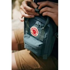 FJÄLLRÄVEN Fjällräven Kånken Sling Schoudertas 2.5L - Frost Green/peach Pink -Fiets Series Winkel 351207 06 d 751412