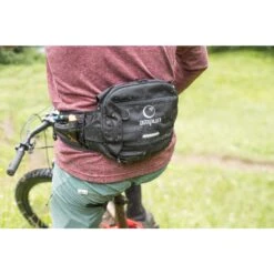 Amplifi Hipster4 4 Waist Pack - Heather Blues 13 Amplifi Hipster4 4 Waist Pack - Heather Blues -Fiets Series Winkel amplifi hipster lifestyle 7 1134163