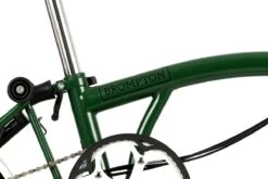 Brompton C Line Utility - 3-Speed - High Bar - Extended Seatpost - Dynamo - 16" Folding Bike - 2022 - Racing Green Matt -Fiets Series Winkel c line explore 6 speed high bar extended seatpost racing green matt 6 1214090