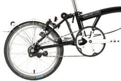 Brompton C Line Utility - 3-Speed - High Bar - Telescopic Seatpost - Dynamo - 16" Folding Bike - 2022 - Black Matt 12 Brompton C Line Utility - 3-Speed - High Bar - Telescopic Seatpost - Dynamo - 16" Folding Bike - 2022 - Black Matt -Fiets Series Winkel c line utility 3 speed high bar extended seatpost black matt 4 1216929 2