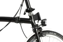 Brompton C Line Utility - 3-Speed - Mid Bar - Standard Seatpost - Dynamo - 16" Folding Bike - 2022 - Black Matt -Fiets Series Winkel c line utility 3 speed mid bar standard seatpost dynamo black matt 4 1219669