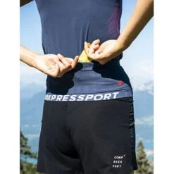 Compressport Free Hardloopriem - Mood Indigo/magenta -Fiets Series Winkel compressport free belt mood indigo magenta 1 1558708