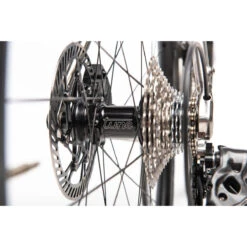 Falkenjagd ARISTOS R SPEEDGRAVEL GET FAST - Titanium Bike - 2023 -Fiets Series Winkel falkenjagd aristos r speed gravel 13 1326796