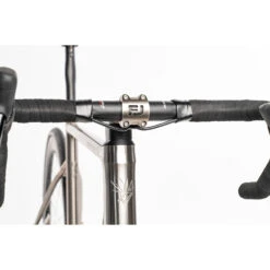 Falkenjagd ARISTOS R SPEEDGRAVEL - Shimano 105 Di2 - Titan Gravel Bike - 2023 -Fiets Series Winkel falkenjagd aristos r speedgravel di2 12 1527918