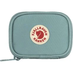 FJÄLLRÄVEN Fjällräven Kanken Card Portemonnee - Sky Blue -Fiets Series Winkel fjaellraeven kanken card wallet 3 1130037