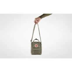 FJÄLLRÄVEN Fjällräven Kånken Sling Schoudertas 2.5L - Fog -Fiets Series Winkel fjaellraeven kanken sling bag clay 1 1025569