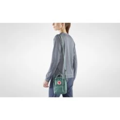 FJÄLLRÄVEN Fjällräven Kånken Sling Schoudertas 2.5L - Fog -Fiets Series Winkel fjaellraeven kanken sling bag clay 11 1025559