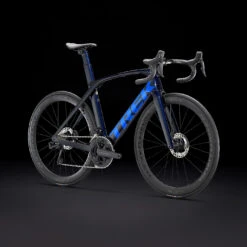 Trek Madone SL 7 Ultegra Di2 Road Bike - 2023 - Deep Dark Blue -Fiets Series Winkel madonesl7 portrait 1228477