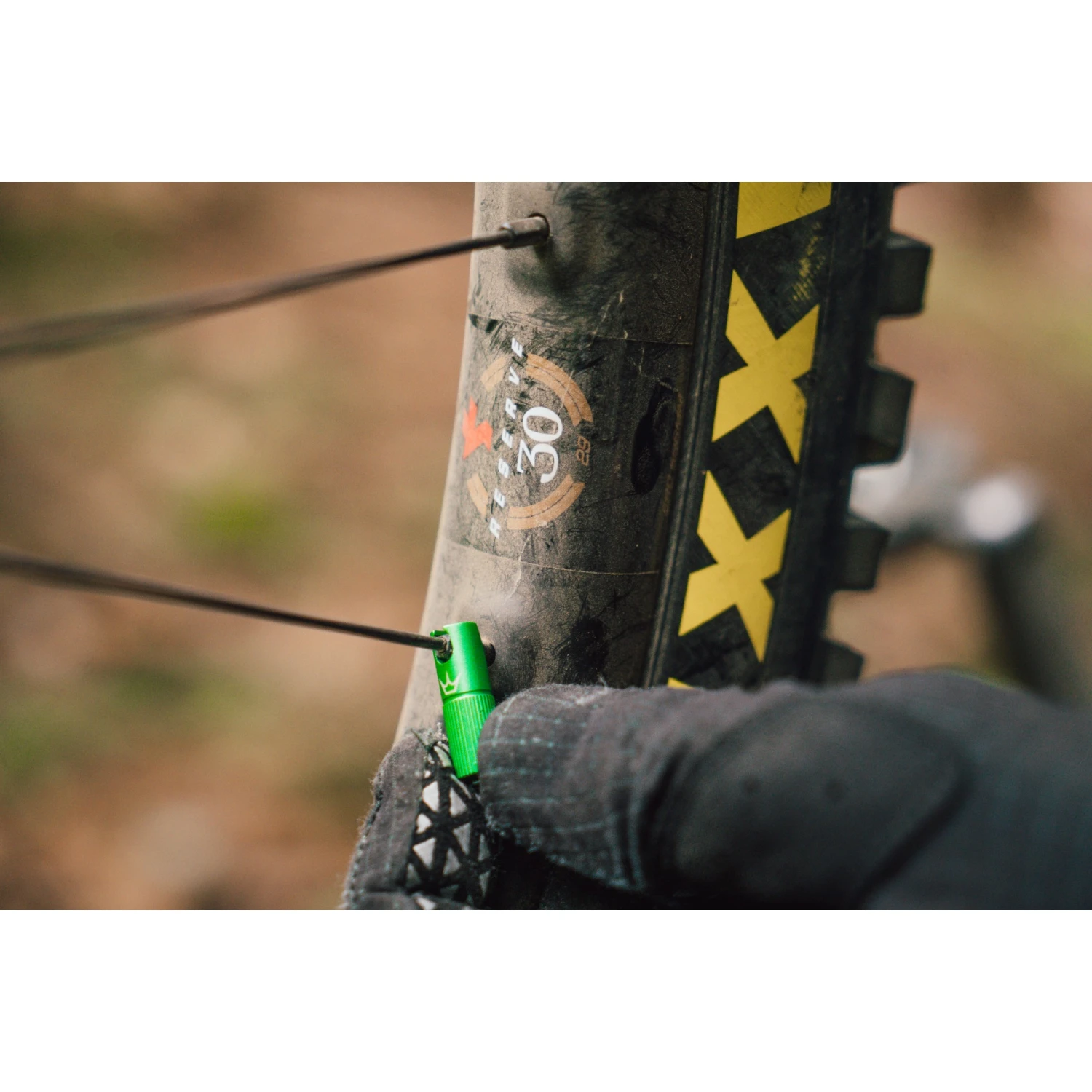 Peaty's X Chris King Tubeless Valves - MK2 - Emerald 5 Peaty's X Chris King Tubeless Valves - MK2 - Emerald - Afbeelding 3