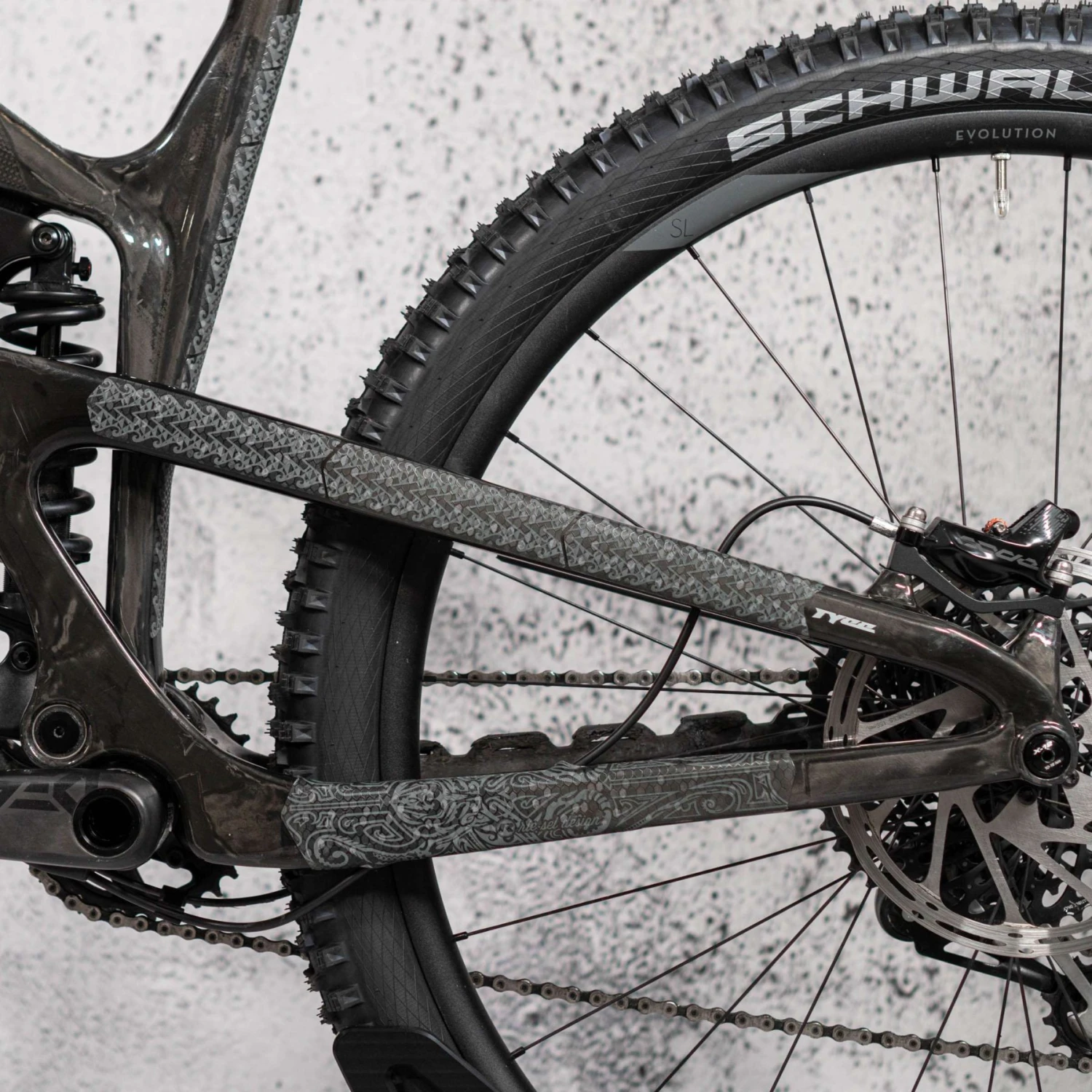 Rie:sel Design Chain:Tape 3000 Chain Stay Guard - Maori Grey 4 Rie:sel Design Chain:Tape 3000 Chain Stay Guard - Maori Grey - Afbeelding 2