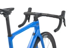 BMC ROADMACHINE 01 ONE - Carbon Roadbike - 2023 - True Blue / Black 15 BMC ROADMACHINE 01 ONE - Carbon Roadbike - 2023 - True Blue / Black -Fiets Series Winkel roadmachine 01 one detail 06 1411414